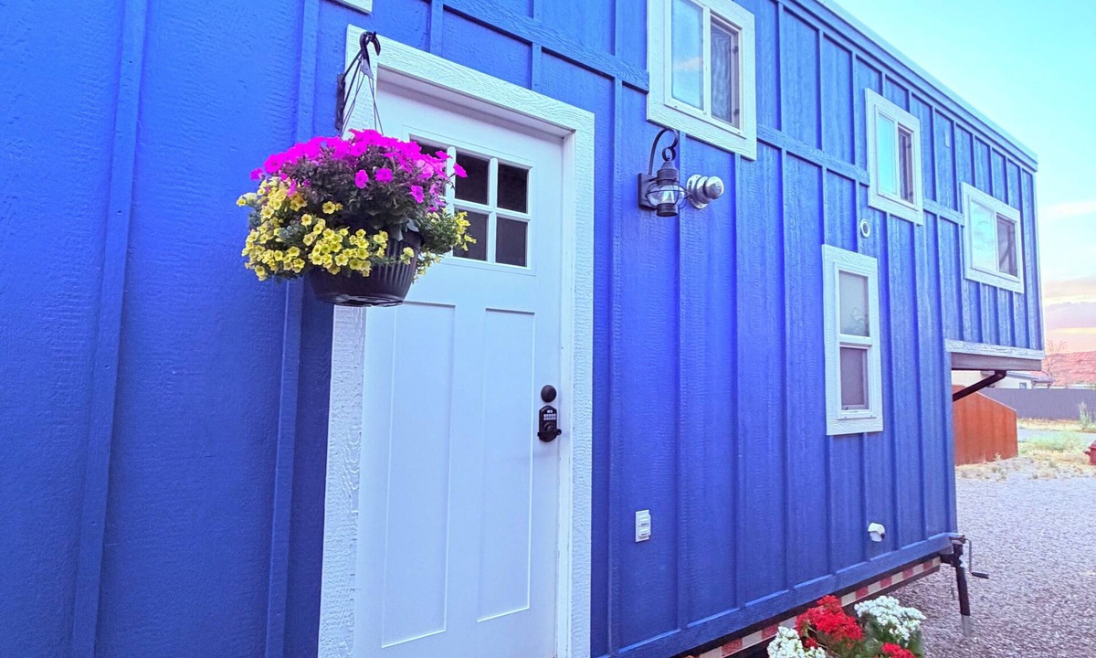 Moab South Valley House | Lovely 2-bedroom tiny home on wheels with AC in Moab