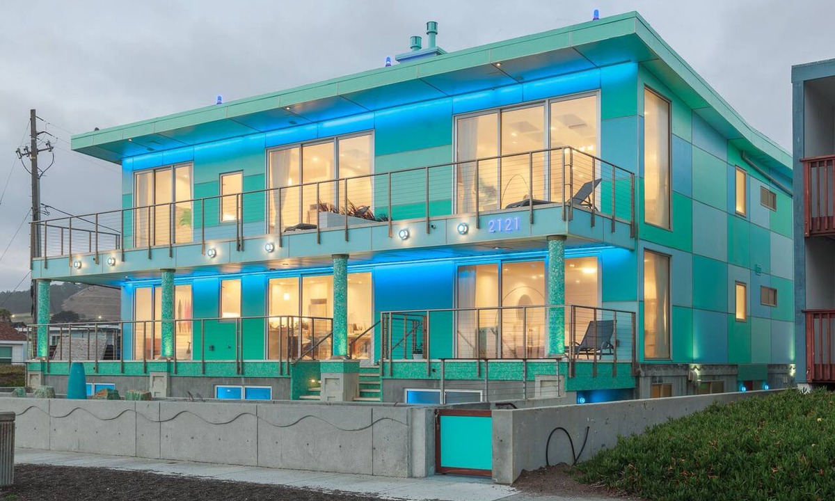 Sharp Park Condo | Luxury Beachfront Penthouse near SF (4)