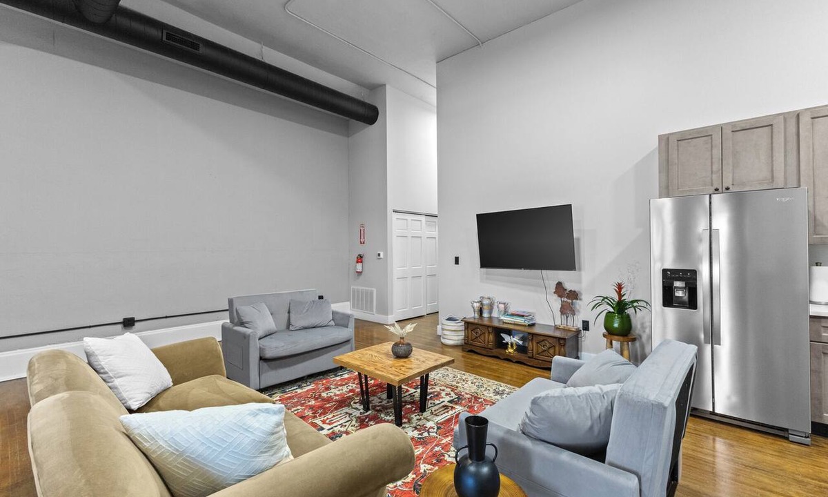Delaware Apartment | Luxury Downtown Apartment Walk Everywhere Fast WiFi Sleeps 8