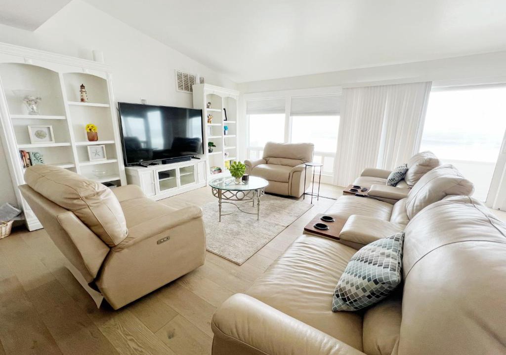 Sharp Park House | # Marbella Lane-Oceanfront Retreat - Stunning View