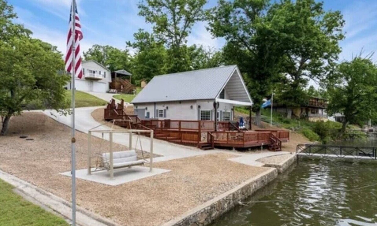 Climax Springs House | Marvelous 3-bedroom home steps to the water of a nice quiet calm cove.