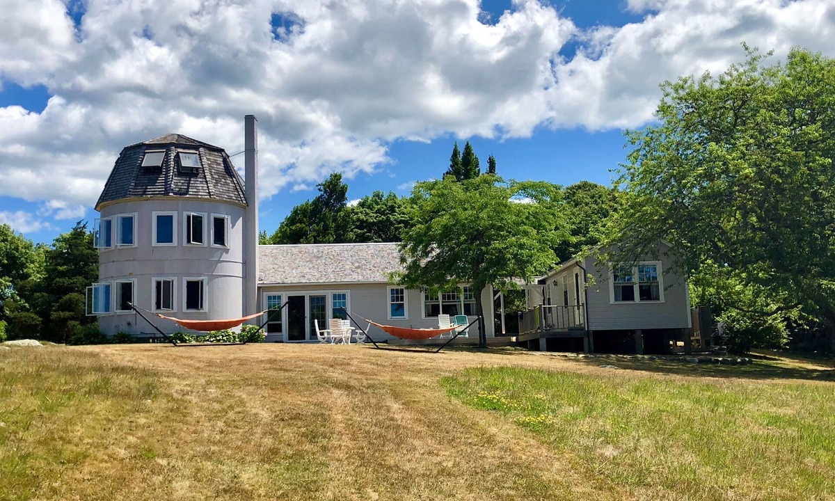 Chilmark House | Menemsha Pond waterfront Available July 18-25, 2026 BOOK NOW!