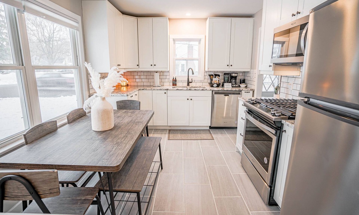 Richfield House | MINNeSTAY* Contempo Cottage