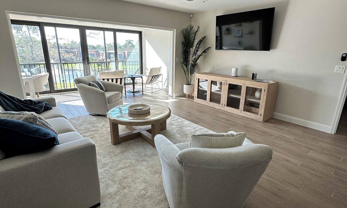 Central Naples Condo | Modern Coastal Luxury in the Heart of Naples