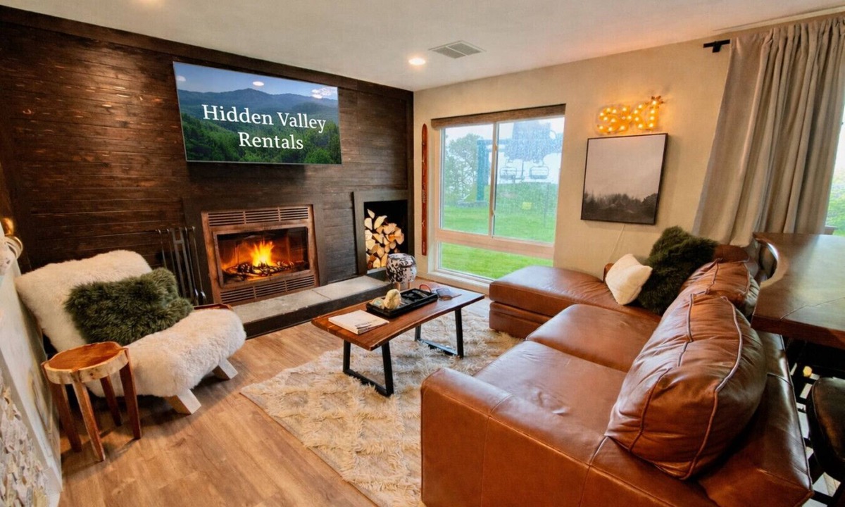 Hidden Valley Condo | Modern Condo | 2 King Beds & Pool Access