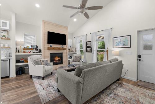 Long Beach House | Modern cottage with covered deck grill & fireplace - walk to beach-bars-dining