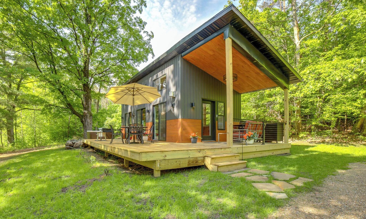 Paris Cottage | Modern Hersey Tiny Home w/Private Hot Tub!