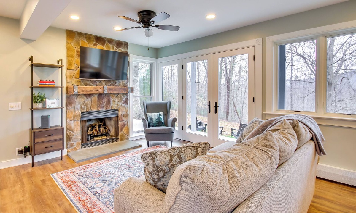 Nellysford Cottage | Modern Nellysford Getaway on 40 Private Acres!