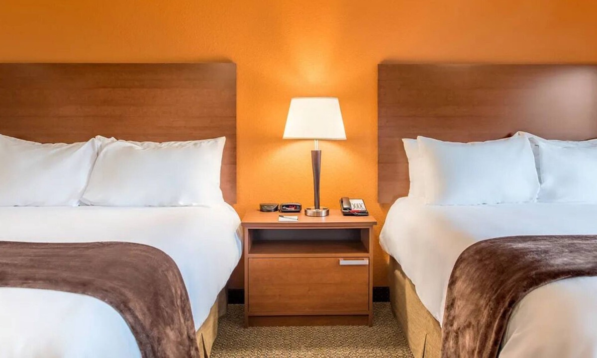 Buena Hotel | Modern Room w/Kitchen & Blackout Curtains – Designed for Great Sleep