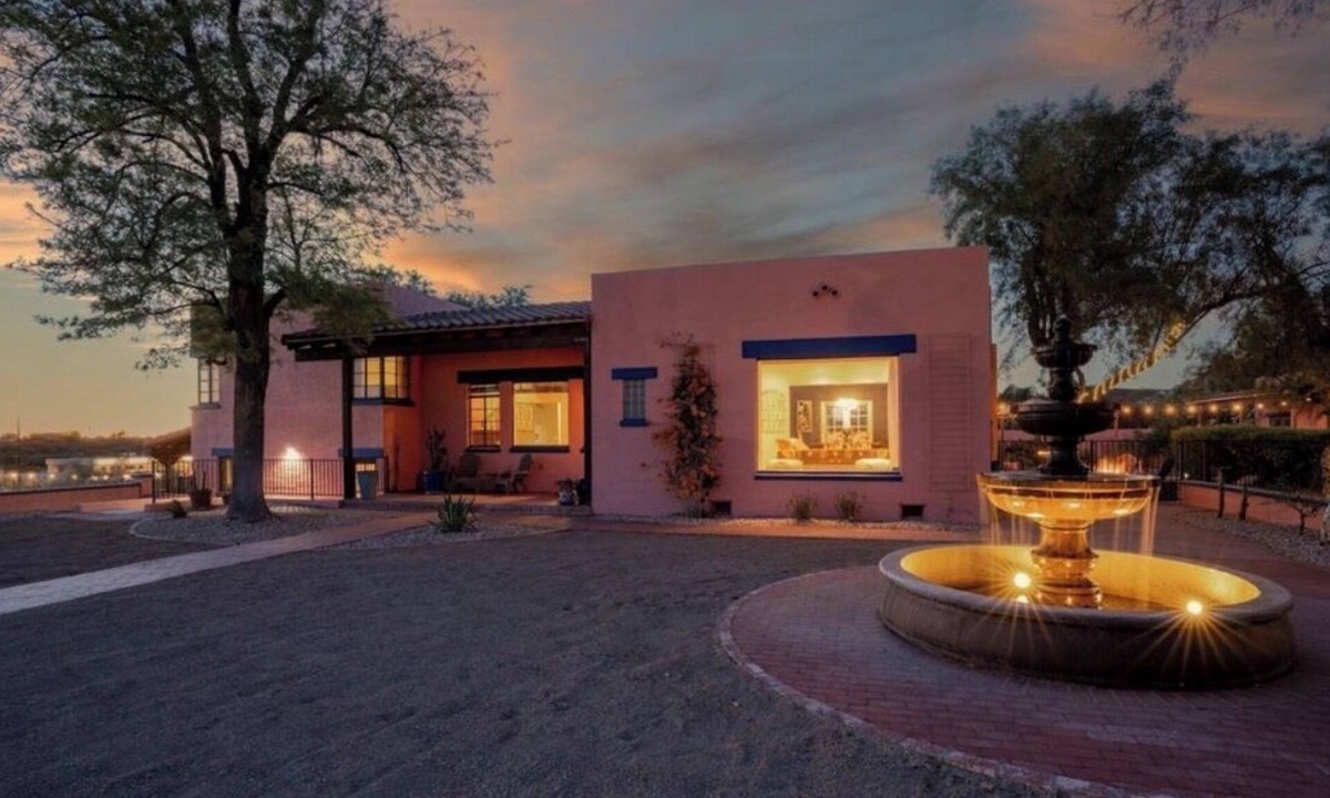 Tucson House | Modern Spanish Colonial home Pool & Hot tub