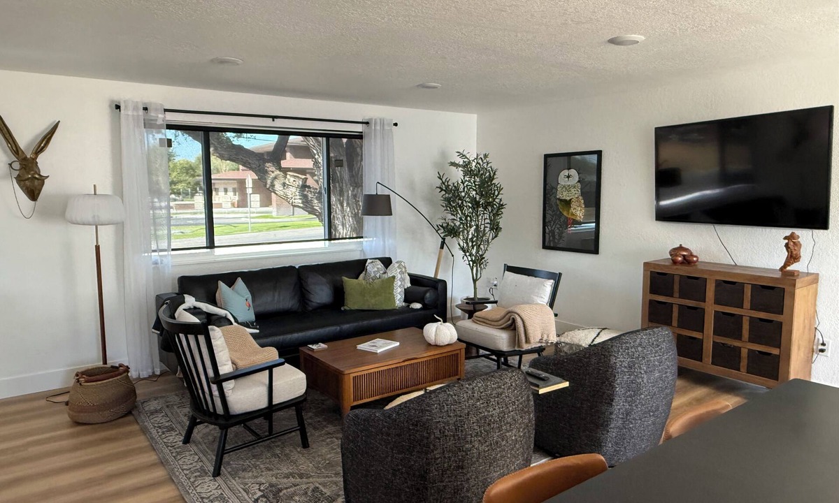 Hermiston House | Modern Upscale Hermiston Home Pet-Friendly Private Fenced Yard