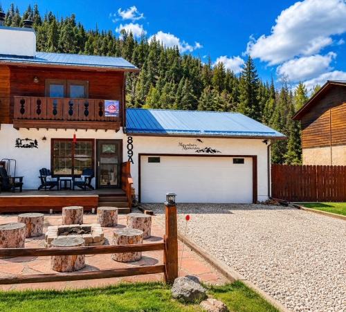 Red River House | Mountain Memories, Walk To Ski Area, Town, Fishing