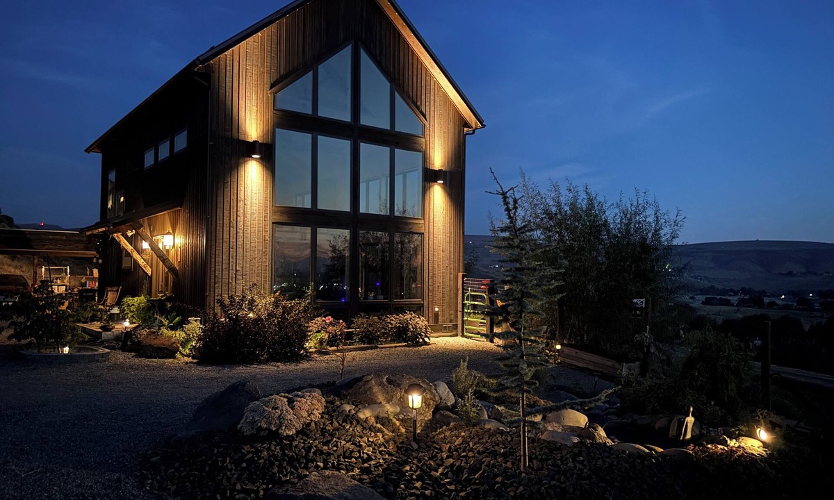 Yakima House | Mountain View Barndominium Farmhouse on 1.5 acres!
