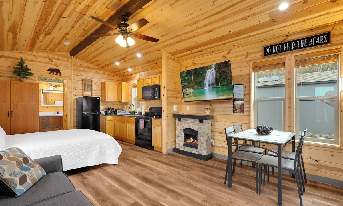 Summerhaven Cabin | Mt. Lemmon Hotel Pet Friendly Cabin #3