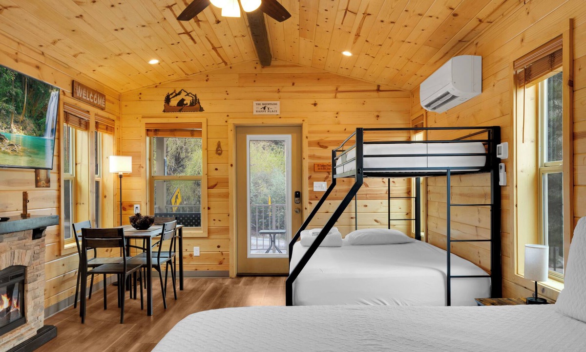 Summerhaven Cabin | Mt. Lemmon Hotel Village Cabin #4