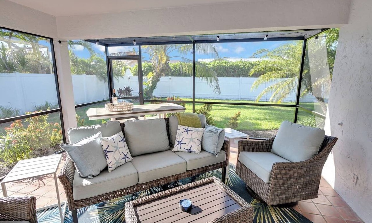 Willoughby Acres House | Naples Beautiful 4 BR Home w/ Screened Lanai - Near Beaches, Clean & Comfortable