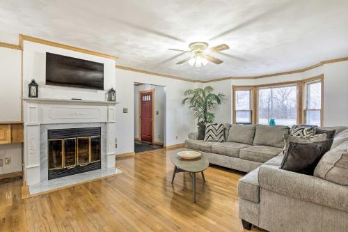 Pickerington House | Nature’s Haven Farmhouse in Pickerington w/Deck