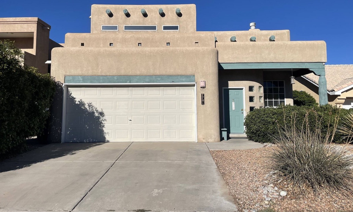 Northeast Heights House | NE Heights Home! Mountain and city Views!