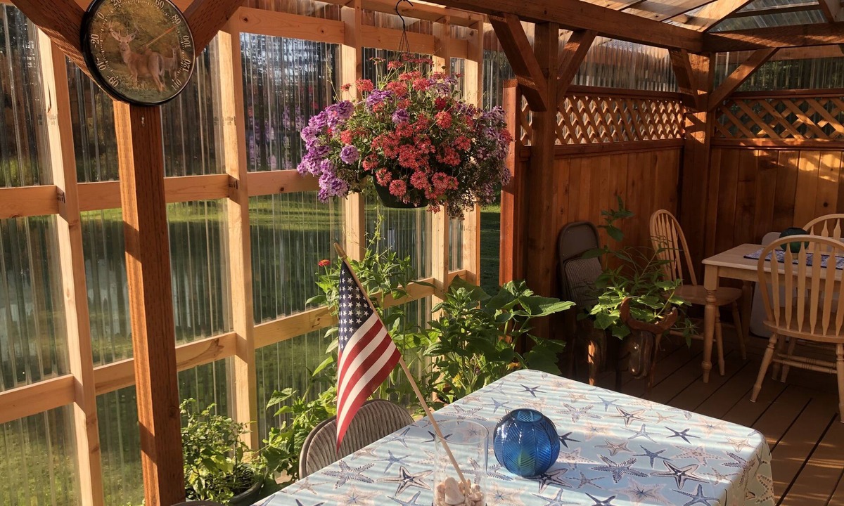 Ninilchik House | Nestled between Ninilchik and Deep Creek Rivers. 5 minutes from Cook Inlet