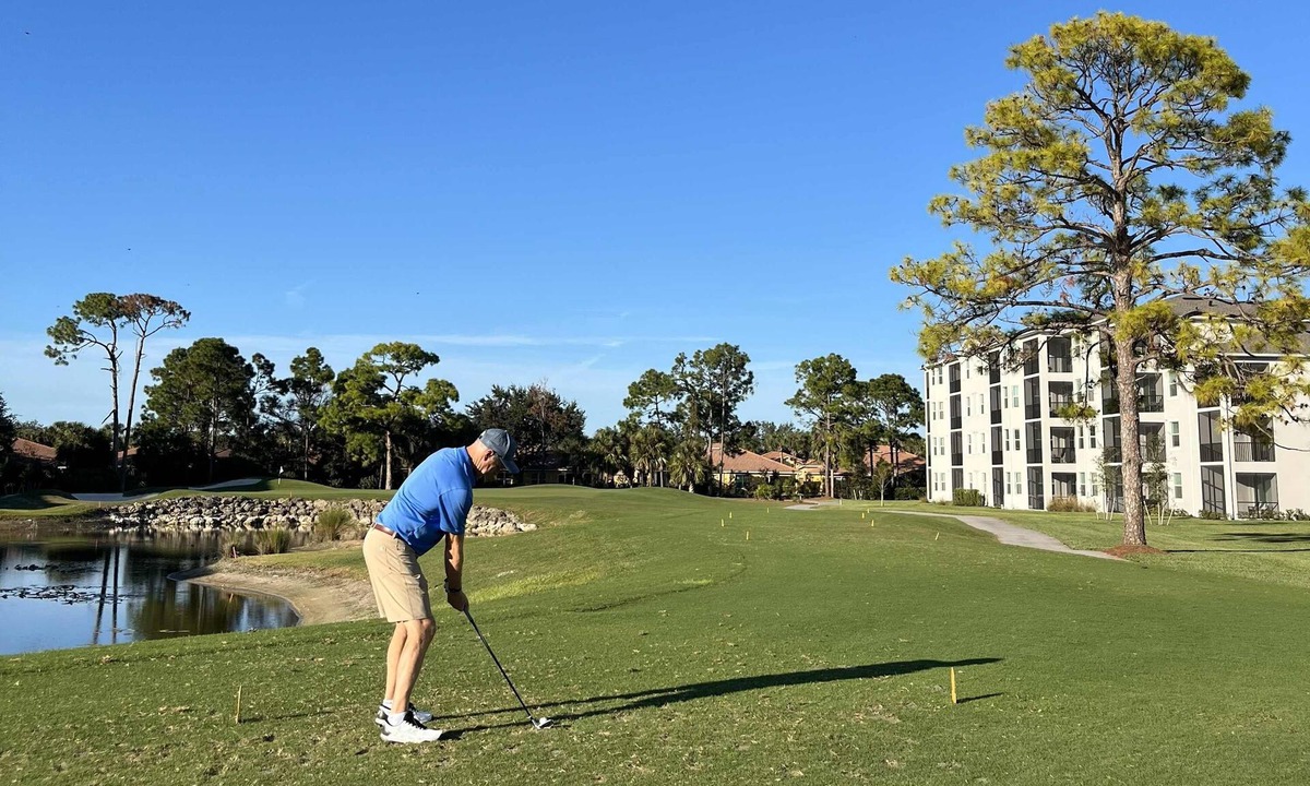Lehigh Acres Apartment | New 3rd-Floor Condo on Golf Course (Golf Included)