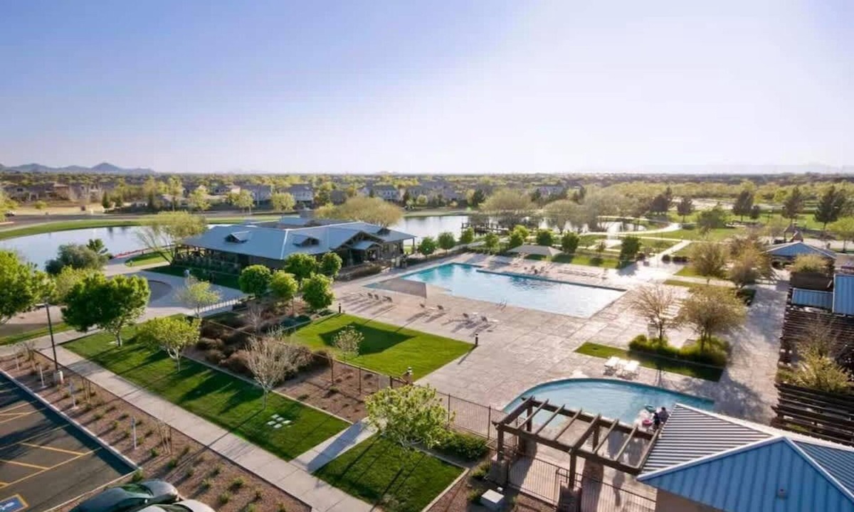 Power Ranch House | *NEW* Gorgeous Oasis Retreat Pools Golf Pickleball