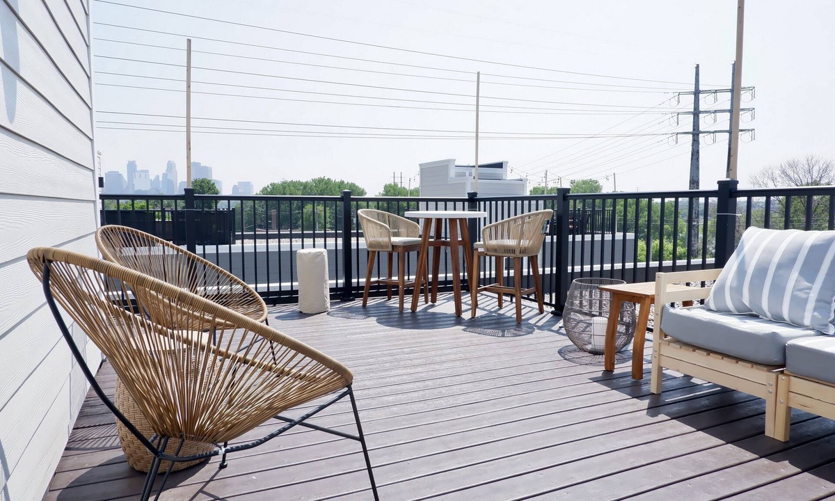 Bottineau House | NEW! Retro Urban Retreat - 5 bd in Northeast Minneapolis with roof top deck
