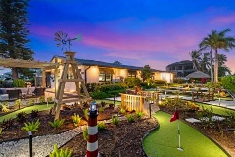 Connors House | New salt pool & 7 hole mini golf on canal -Vanderbilt Country Club