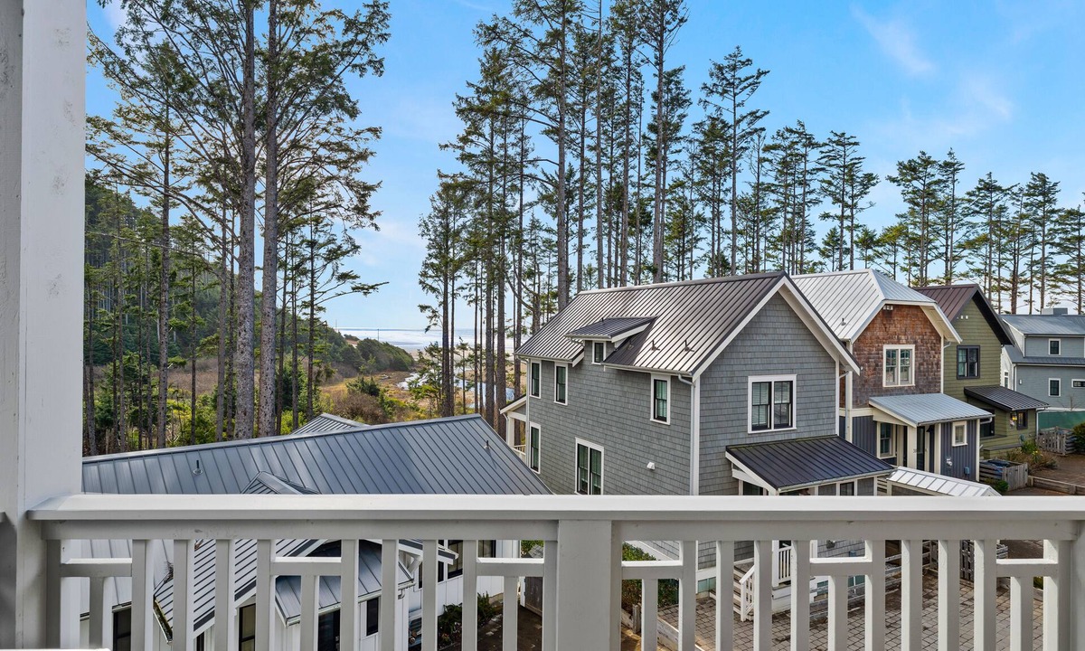 Seabrook House | *New* Seabrook's Solitude: Private Hot Tub & Dog Friendly