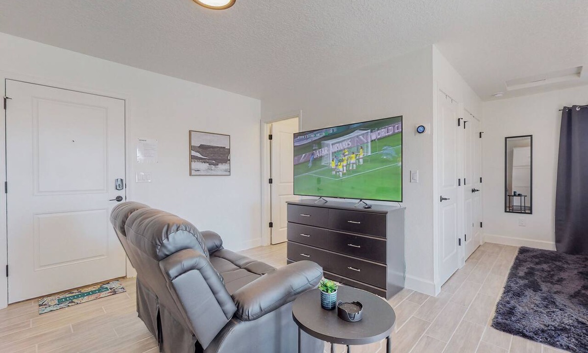 Mesa Del Sol Innovation Park Apartment | New Studio, Balcony w/views, Nexflix, Pool
