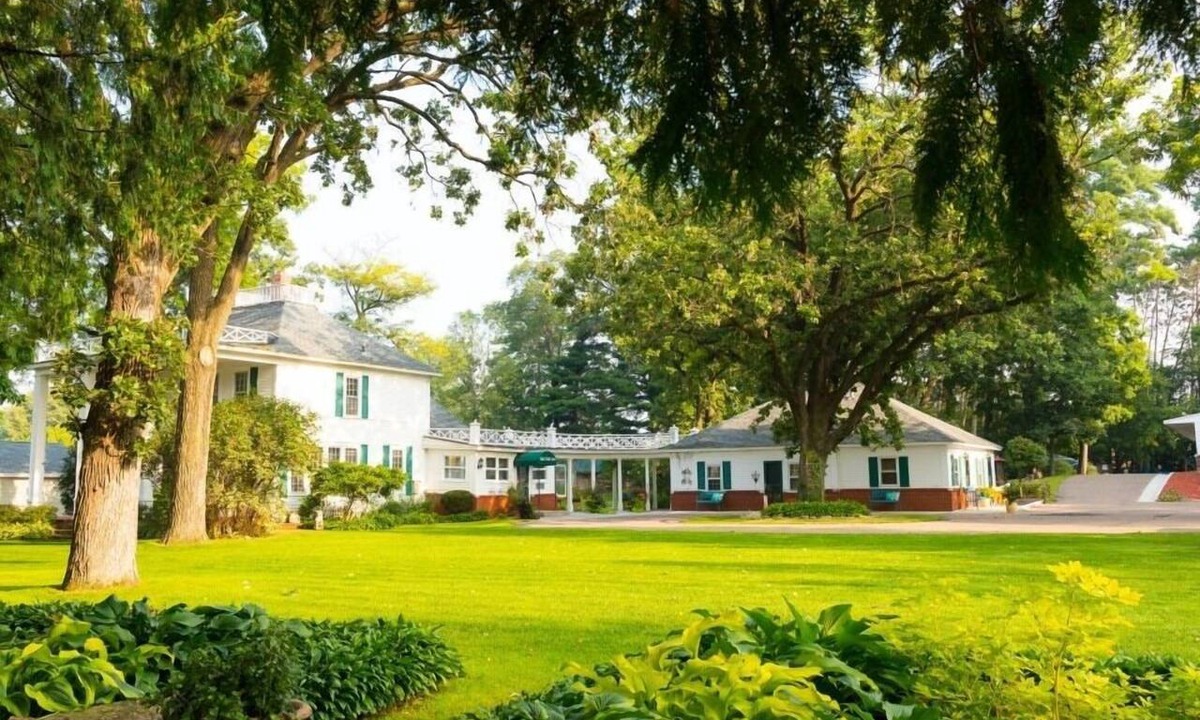 Whitehall Cabin | Oak Park Inn