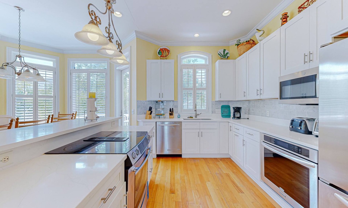 Saint Simons Island Cottage | Oceanfront cottage with view, balconies & shared pools, walk to parks