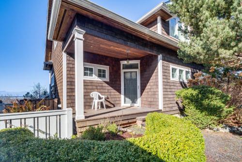 Moclips House | Oceanfront Moclips Escape w/Deck & Beach Access!