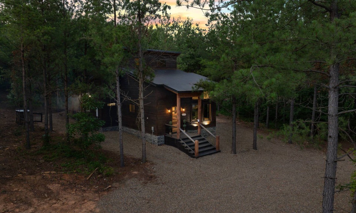 Pickens Cabin | Office Desk, Deck, Hot Tub, Fire Pit, Pets, Lost in Nature