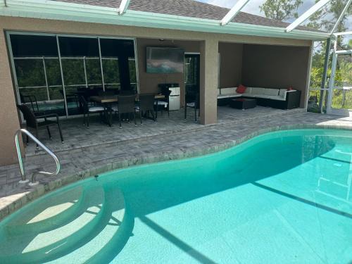 Lehigh Acres House | Paradise in the forest