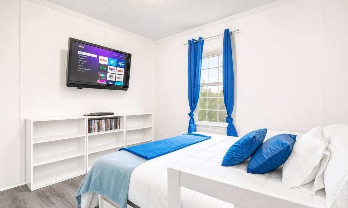 Madison House | Parking for 75+ Travel Workers Welcome
