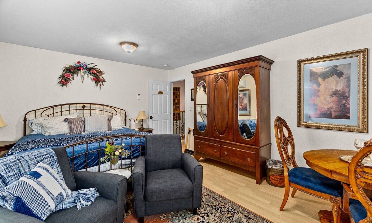Yelm Bed & Breakfast | Parrish Room at BNB