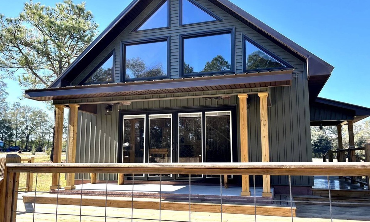 Claxton House | Peaceful Cabin with Dock and Pond Views in Georgia