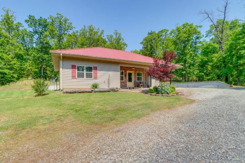 Edgemont House | Peaceful Home w/Patio Near Greers Ferry Lake