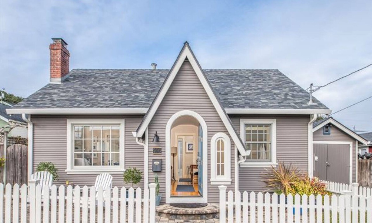 Pacific Grove Cottage | Peaceful, Updated Cottage. Walk to Town & Beach.