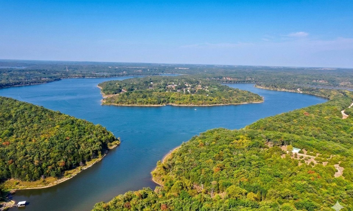 Pittsburg Cabin | Peaceful Wooded Getaway with Hot Tub, Fire Pit & Scenic Views in Pittsburg, Missouri