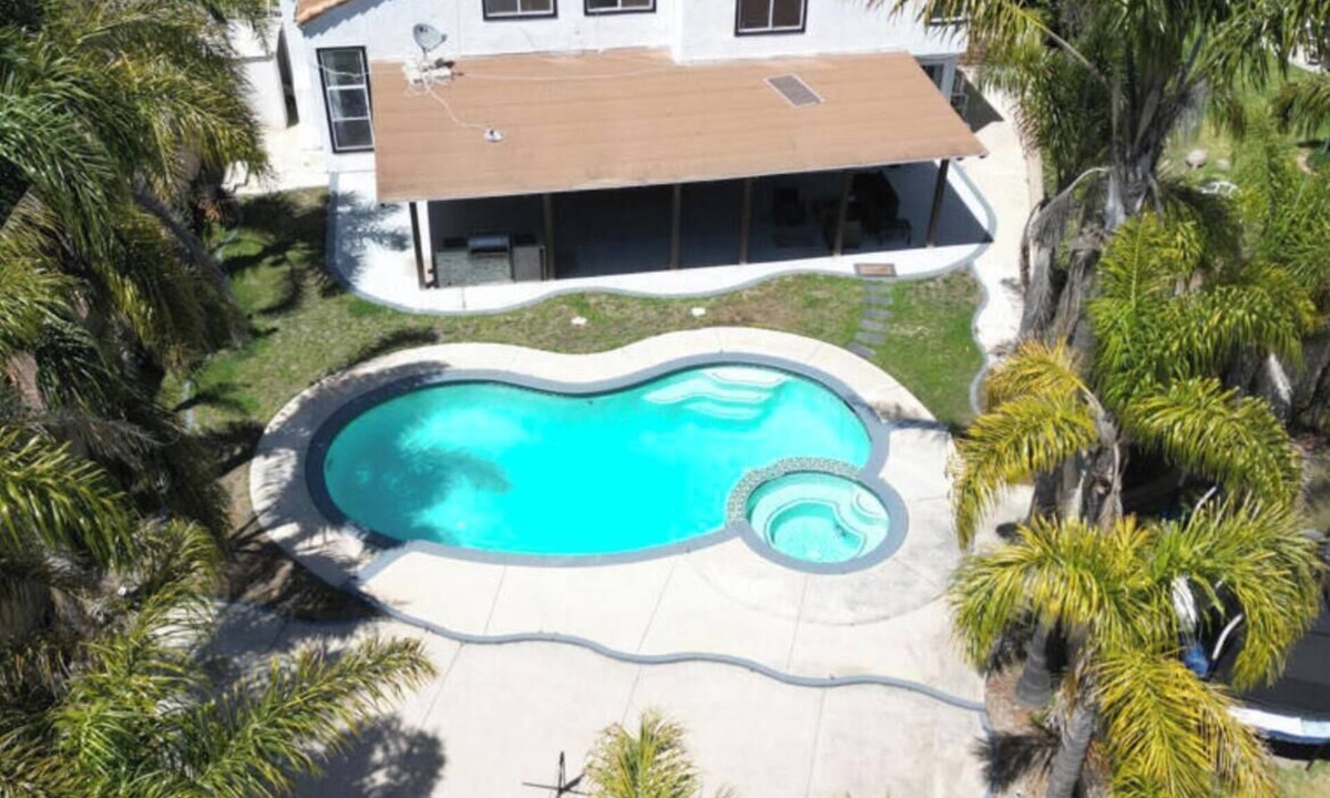 Oxnard House | Perfect 4-bedroom house in Oxnard for your next getaway