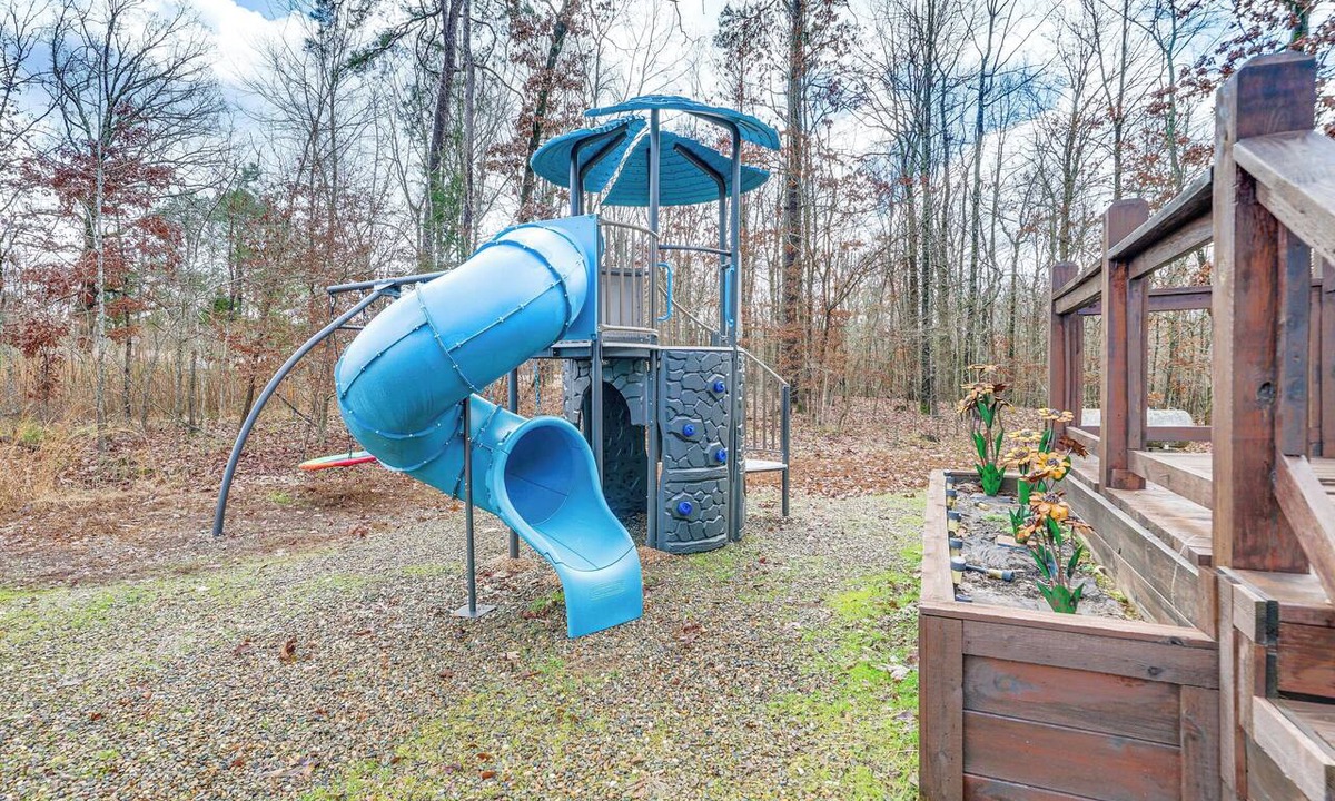 Broken Bow Cottage | Pet-friendly Home w/Deck in Broken Bow!