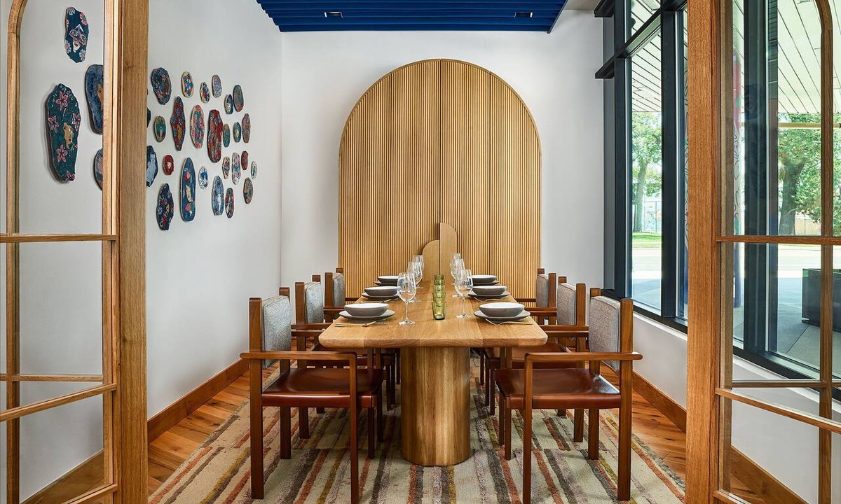 Cole Apartment | Pet Friendly + Junior Studio | Rooftop Views & Bar