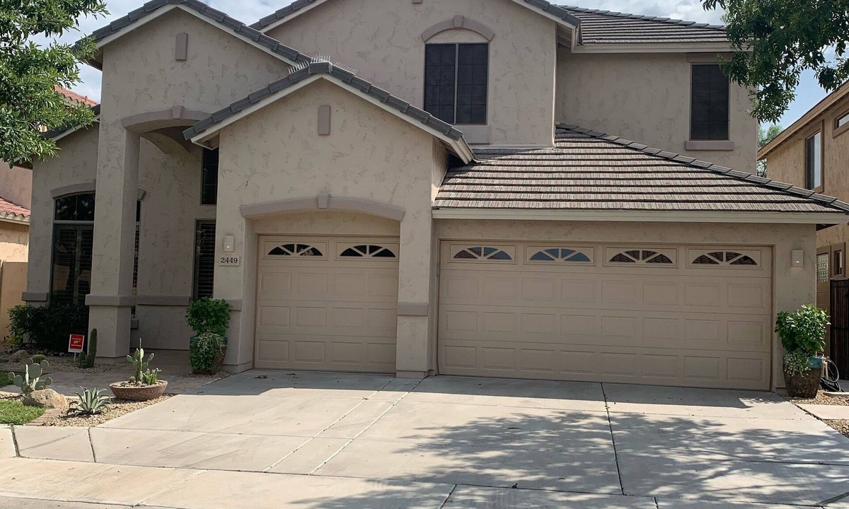 Legacy House | Phoenix 4 Bedroom Villa on Golf Course Sleeps 8-10, Private Heated Pool, Hot Tub