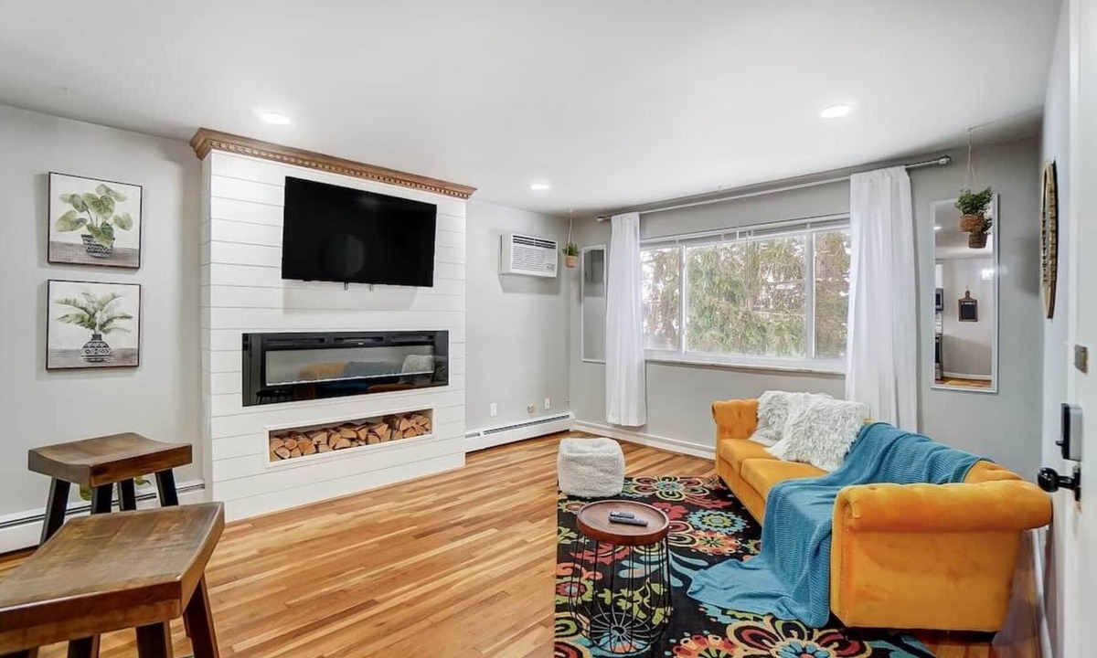 Roselawn Finance Apartment | Pleasant Ridge 2BR Furnished Apartment | Extended Stay