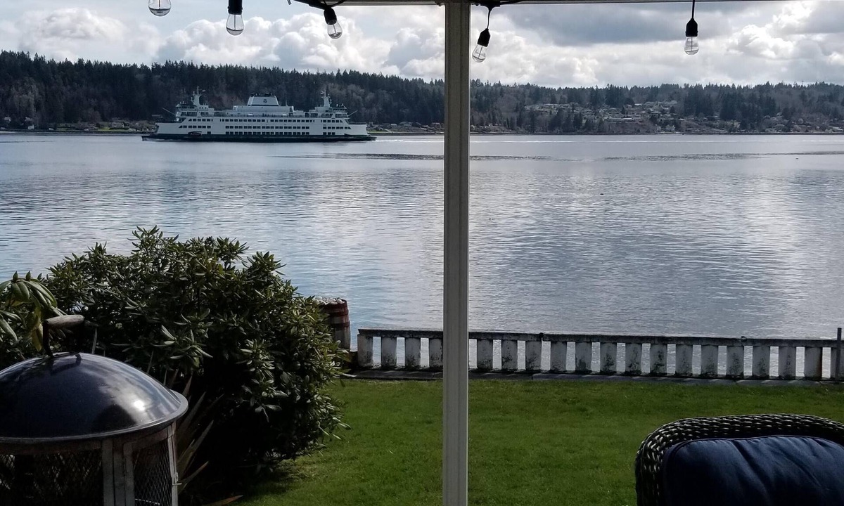 Bremerton Cottage | Point Herron Cottage in Manette