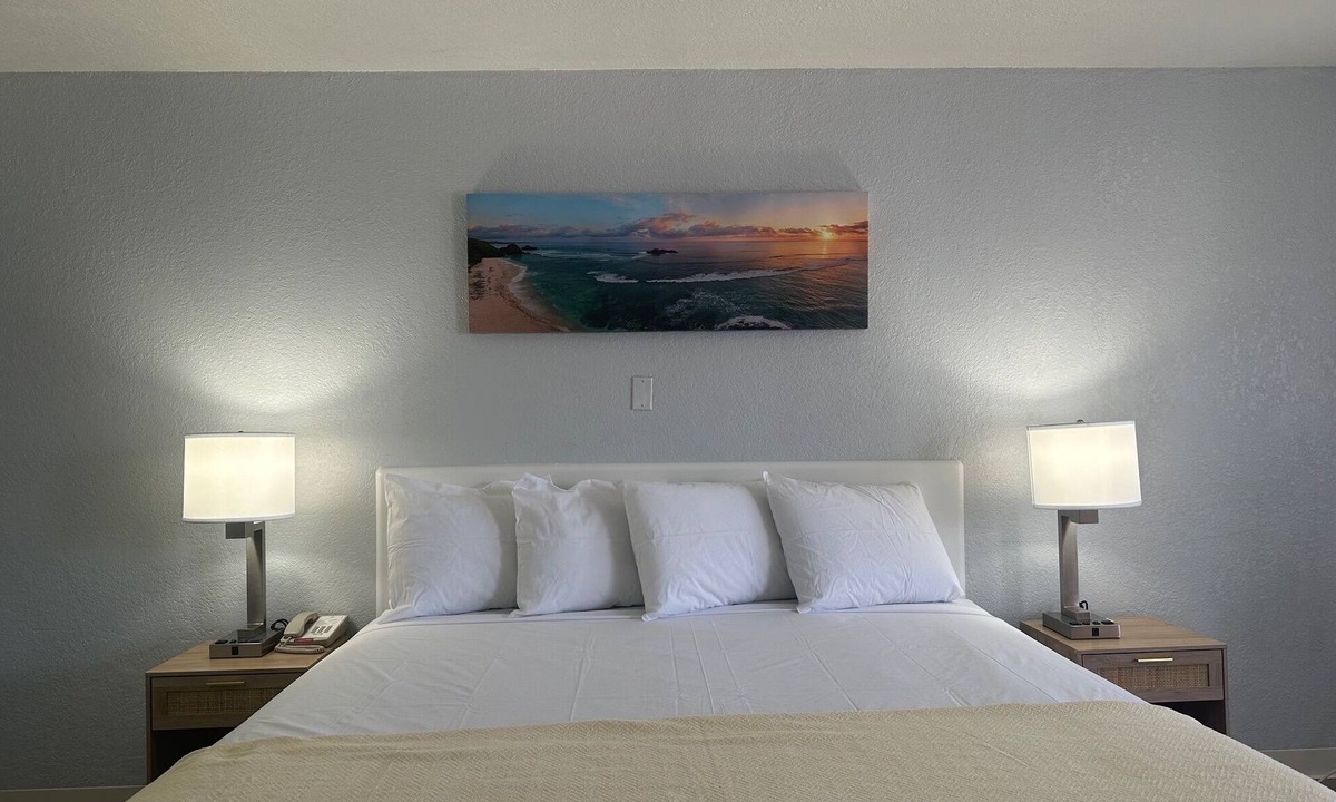 North Mountain Hotel | Premier Inns Metro Center