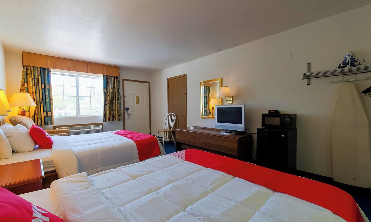Eureka Springs Hotel | Premium 2 Double Queen with Balcony in Eureka Springs Area.