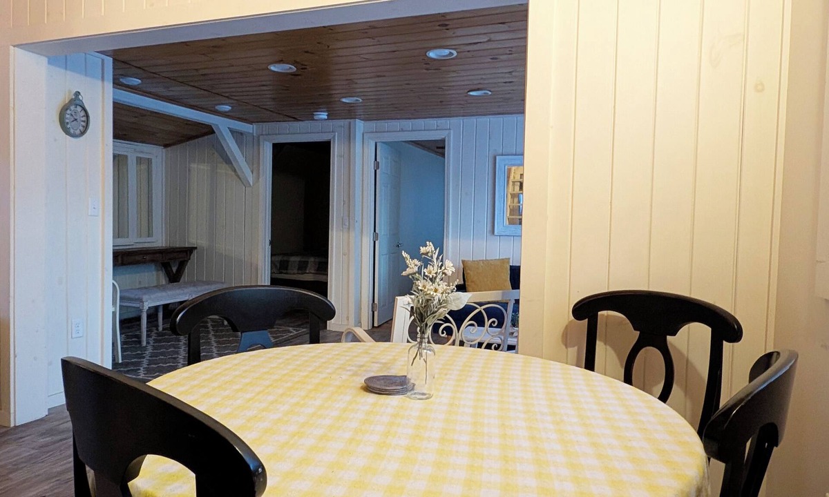 Acton Cottage | Pretty 3-bedroom cottage in lakes region of York County