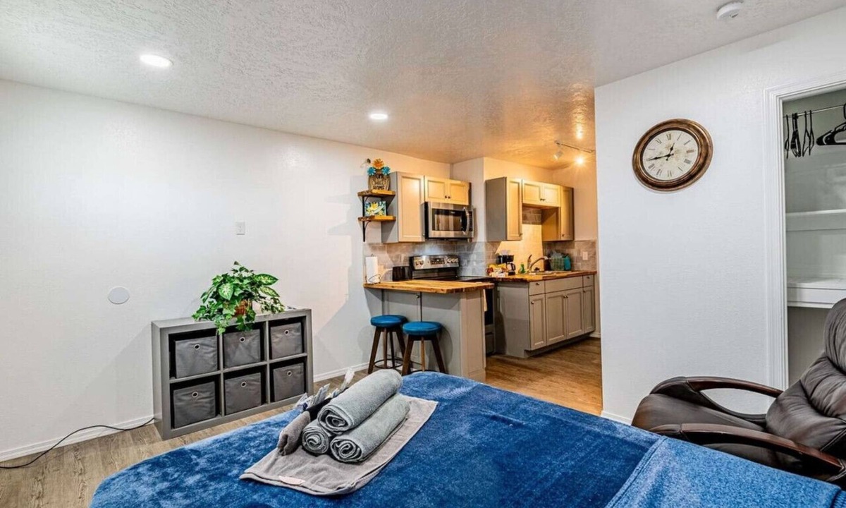 University Heights Apartment | Princeton Suite 12 Overlooking NobHill